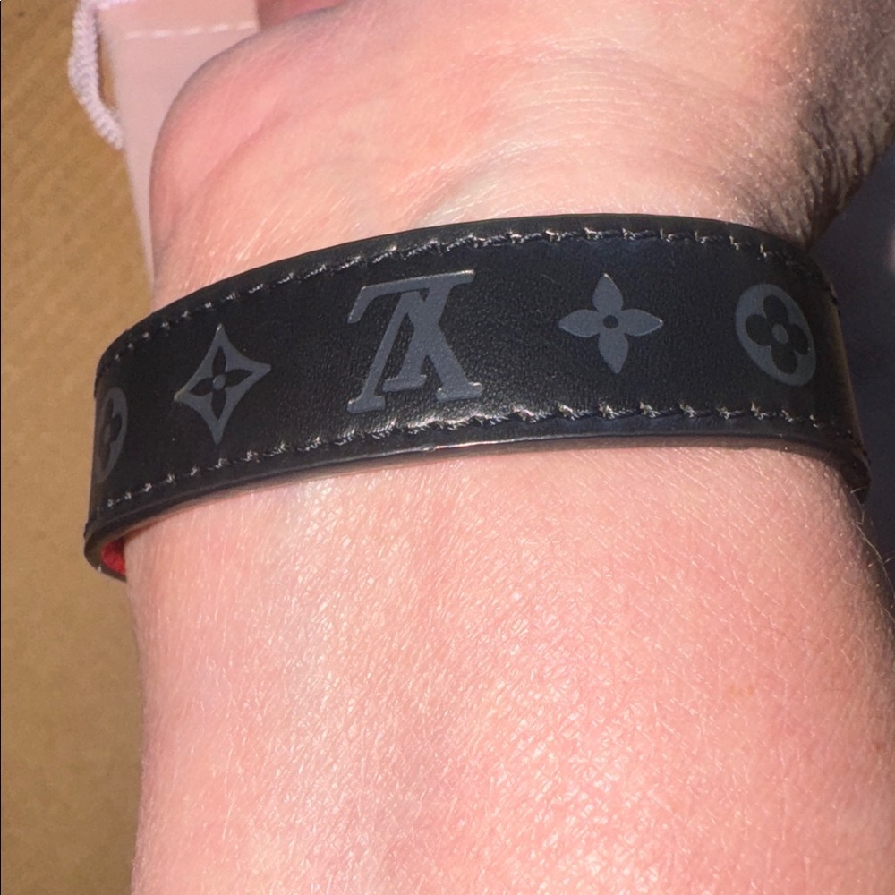 Louis Vuitton Bracelet Vous Good Luck Leather Black Women’s Louis Vuitton - Picture 6 of 15
